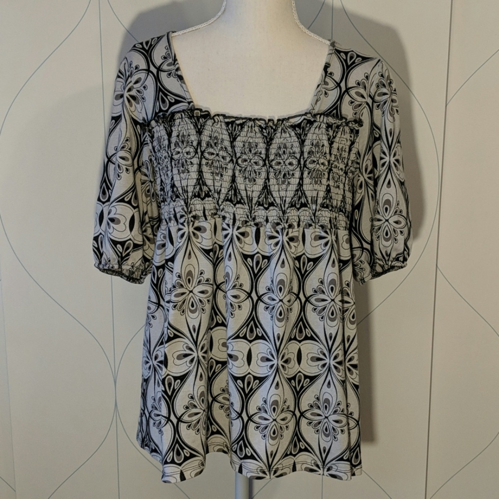 🦄 5/$18 Babydoll Black & White Top